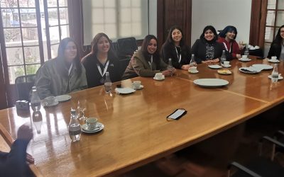 Dirección del Instituto de Historia PUCV se reúne con estudiantes que lograron el segundo lugar en campeonato femenino de fútbol