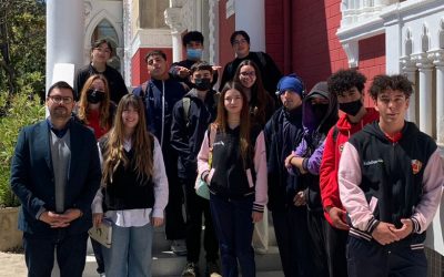 Instituto de Historia PUCV realiza recorrido a estudiantes del Colegio Juanita Fernández de Viña del Mar